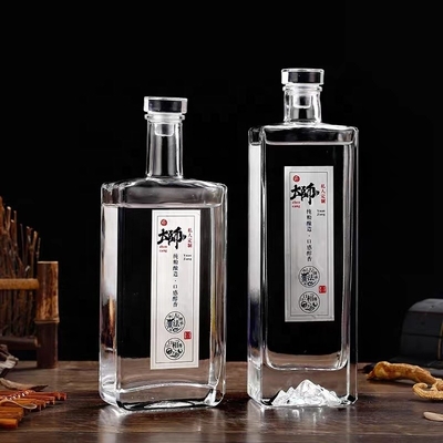 Material de base Super Flint Glass Impresión personalizada Botella de ginebra cuadrada para y OEM Bienvenido