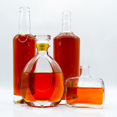 Material de vidrio de alta piedra de lujo Botellas de vidrio de whisky vacío con corcho y logotipo Decal