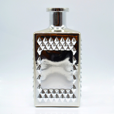 Botellas de vidrio transparente de 1000 ml altamente OEM / ODM personalizadas para el embalaje de licor de whisky de brandy