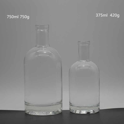 Botella de vodka de 750 ml con textura helada y material de vidrio blanco cristalino