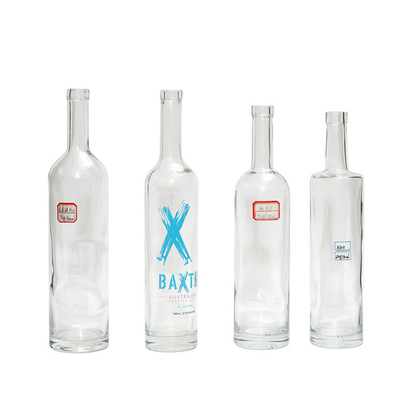 Material de vidrio Super Flint Custom 700ml Liquor Wine Gin Whisky Vodka Spirits Botella de vidrio con tapa de corcho