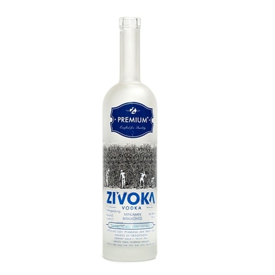 Un escudo de whisky helado azul claro en forma de botella de ginebra vacía de 700 ml para alcohol