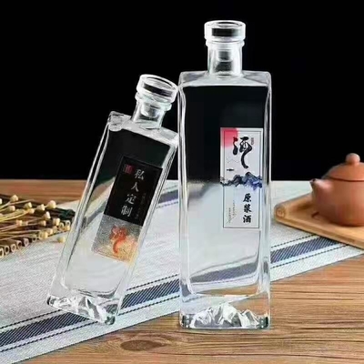 Diseño personalizado Botella de vino de vidrio cuadrada de 750 ml para sellado de vino Tipo CORK / tapa de tornillo