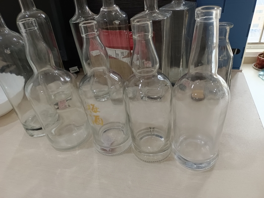 OEM Bienvenido 700ml Botella de vidrio vacía para embalaje de vino personalizado
