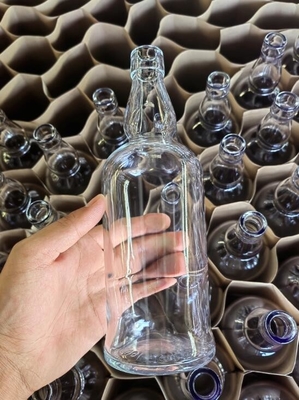 OEM Bienvenido 700ml Botella de vidrio vacía para embalaje de vino personalizado