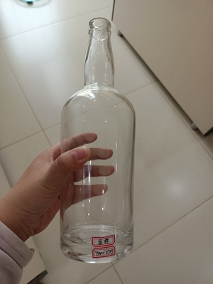 OEM Bienvenido 700ml Botella de vidrio vacía para embalaje de vino personalizado