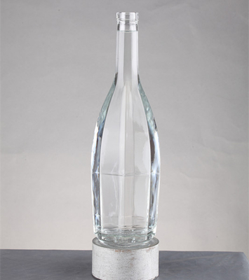 Bebidas industriales 250 ml 500 ml 750 ml Botella plana de whisky vidrio con tapa de tornillo