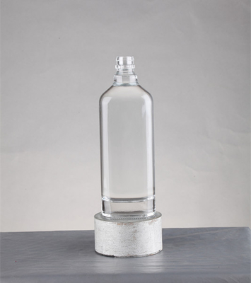 Bebidas industriales 250 ml 500 ml 750 ml Botella plana de whisky vidrio con tapa de tornillo