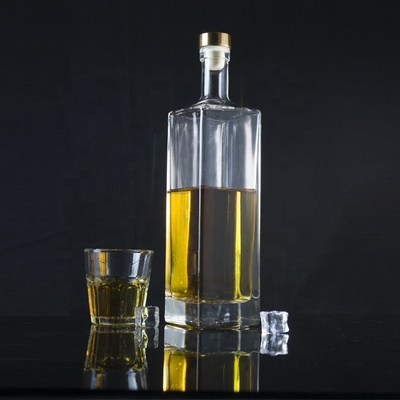Botella de vidrio de súper sílex para brandy de corcho de alta transparencia Tipo de sellado directo
