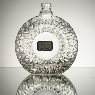 Botella de vidrio de 500 ml de 700 ml para licores de lujo Tipo de sellado de corcho Super material de vidrio de sílex