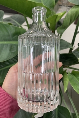 Forma personalizada Collar de vidrio de súper sílex 250 ml Salsa caliente 500 ml Vodka 700 ml Botellas de vidrio de licor