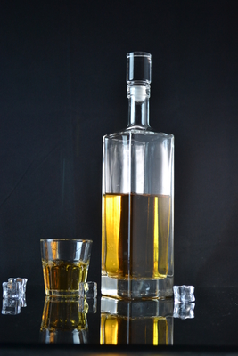 500 ml 750 ml 1000 ml de ginebra clara, ron, whisky, botella de vidrio de licor con sellado de corcho