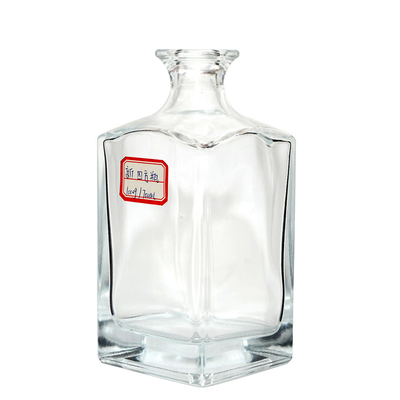 Capacidad personalizada 100-1000 ml Botella de vidrio de spray de vidrio cuadrado claro para suministro de whisky