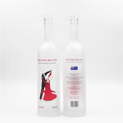 Botella de licor de vidrio para bebidas industriales de 750 ml con superficie de pulverización de color y calcomanía