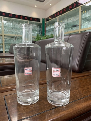 Botella de licor cuadrada de 700 ml para vodka u aceite de oliva