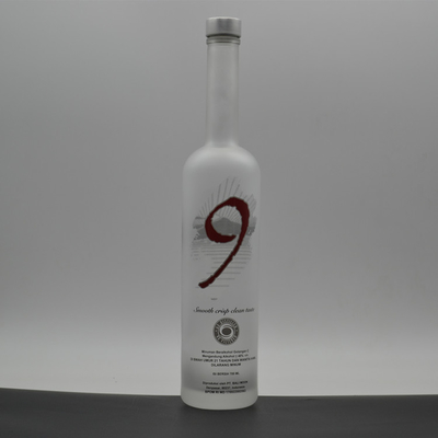 Impresión de pantalla de hombro redonda personalizada Botella de vidrio blanco helado para 750 ml de vodka alcohólica