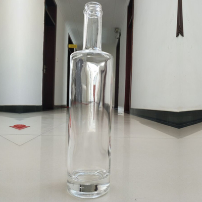 Collar de vidrio de Super Flint redondo 700 ml botella de ginebra de corcho para entusiastas del vodka