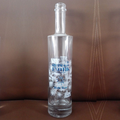 Collar de vidrio de Super Flint redondo 700 ml botella de ginebra de corcho para entusiastas del vodka