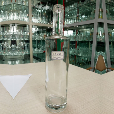 Collar de vidrio de Super Flint redondo 700 ml botella de ginebra de corcho para entusiastas del vodka