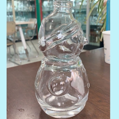 Botella de whisky transparente de cristal de sílex en forma de muñeco de nieve con manejo de superficie decal