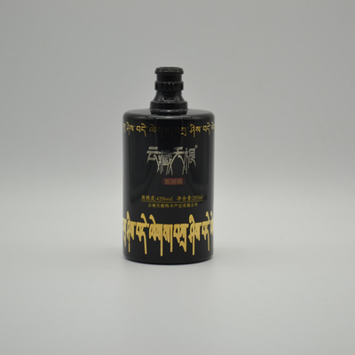 Botella de vidrio de whisky de 750 ml de etiqueta negra con superficie decal y sistema de cierre de corcho