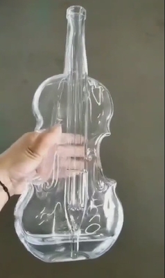 Forma de guitarra única Botella de vidrio personalizada para bebidas alcohólicas Material de impresión en pantalla