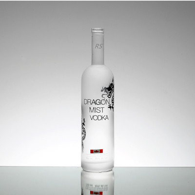 Botella de vidrio de whisky vodka de 700 ml con material de cristal y aspecto sofisticado