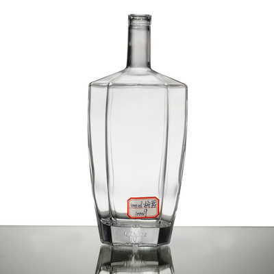 Material del cuello Material de vidrio Super Flint Botella de vidrio de 4.5L para vodka Gin Whiskey