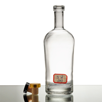 Material del cuello Material de vidrio Super Flint Botella de vidrio de 4.5L para vodka Gin Whiskey