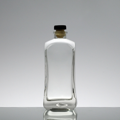 Superficie de estampación en caliente 1L botella de whisky de súper vidrio hecha de material blanco cristalino