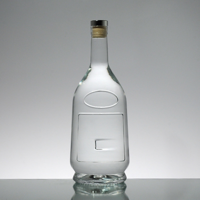 Superficie de estampación en caliente 1L botella de whisky de súper vidrio hecha de material blanco cristalino