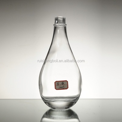 Botella de vidrio de estampado en caliente de proceso profundo para vino en forma de gota de agua