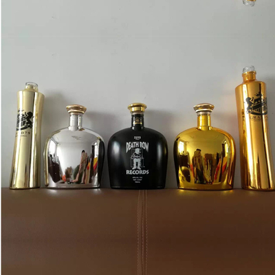 Vodka electrónica personalizada muy OEM / ODM Botella de vidrio de whisky de 750 ml con tapa de tornillo