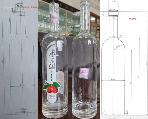 Botella de licor de vidrio para bebidas industriales de 750 ml con superficie de pulverización de color y calcomanía