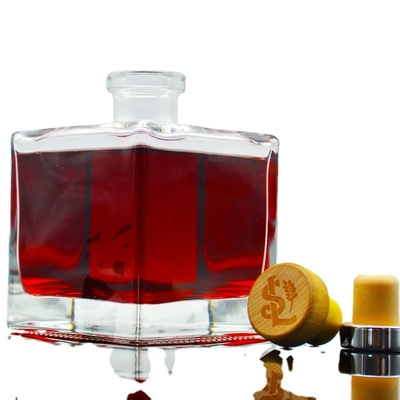 Botella de vidrio cuadrada de 500 ml para bebidas Liquor Brandy Whiskey Vodka Gin Rum Etiqueta decal