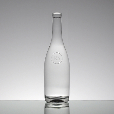 Impresión de logotipo Puede personalizar el alcohol blanco cristalino en una botella de vidrio en forma de mariposa de 0,5L