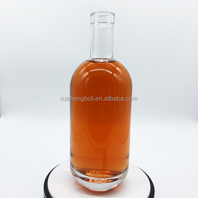 Super Flint 700ml Botella de vodka de vidrio con corcho OEM / ODM aceptable Personalizable