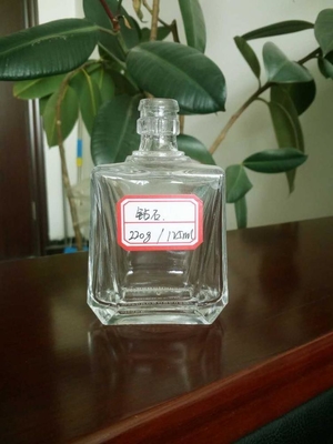 Botella de vidrio de perfume de pequeña capacidad de diseño elegante para soluciones de embalaje sostenibles