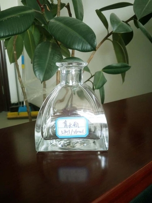 Botella de vidrio de perfume de pequeña capacidad de diseño elegante para soluciones de embalaje sostenibles