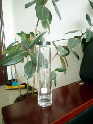 Botella de vidrio de perfume de pequeña capacidad de diseño elegante para soluciones de embalaje sostenibles