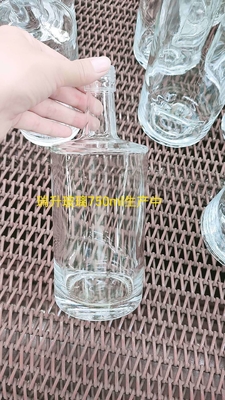 500 ml 700 ml 750 ml de vino de licor vacío botella de vidrio con corcho de vidrio para vodka