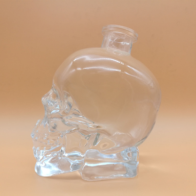 Botella de vidrio de vodka a medida de 750 ml en forma de cohete para bebidas en línea con tapa de tornillo