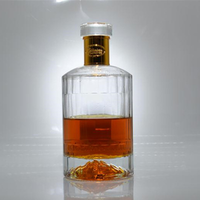 Botella de vidrio Capacidad 750 ml Base de la montaña Botella redonda Flint Cuadrado hombro Gin Whiskey
