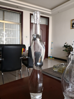 350 ml 500 ml 750 ml botella de vidrio en forma de cuerpo de mujer personalizada para el recipiente de alcohol espirituoso