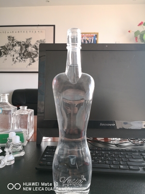 350 ml 500 ml 750 ml botella de vidrio en forma de cuerpo de mujer personalizada para el recipiente de alcohol espirituoso