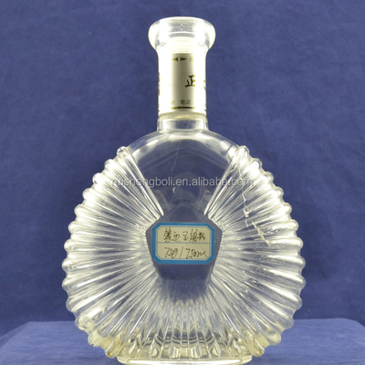 Botella de vodka de vidrio transparente hecha en Ucrania con diseño congelado en CIF