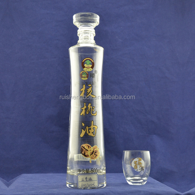 Botella de vodka de vidrio transparente hecha en Ucrania con diseño congelado en CIF
