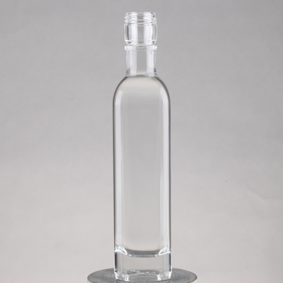 Kendo Super Flint de buena calidad de metal con tapa de tornillo de vidrio Botella de vodka Bebida industrial