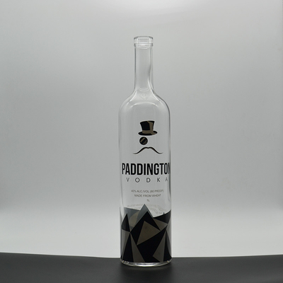 Decal de superficie de manejo de cristal vacío Beluga botellas de vodka 750 ml para la compra al por mayor