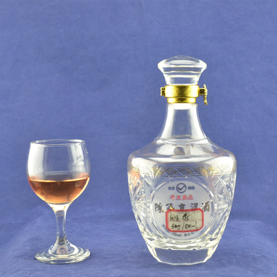 500 ml 750 ml Botellas de vidrio de vodka y whisky Super material de vidrio de sílex y diseño de base plana